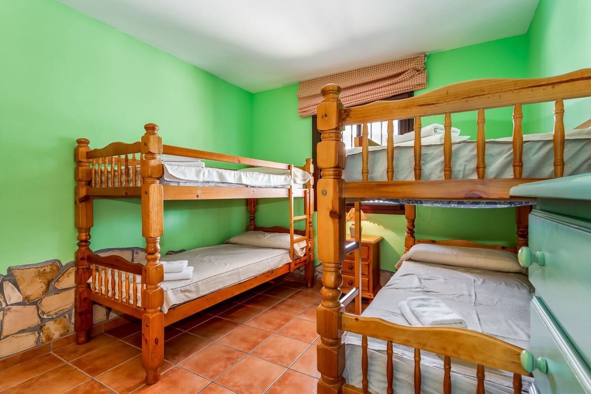 6 slaapkamer Villa te koop in Estepona met zwembad garage - € 990.000 (Ref: 9585207)