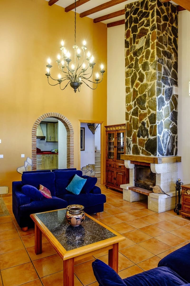 6 slaapkamer Villa te koop in Estepona met zwembad garage - € 990.000 (Ref: 9585207)