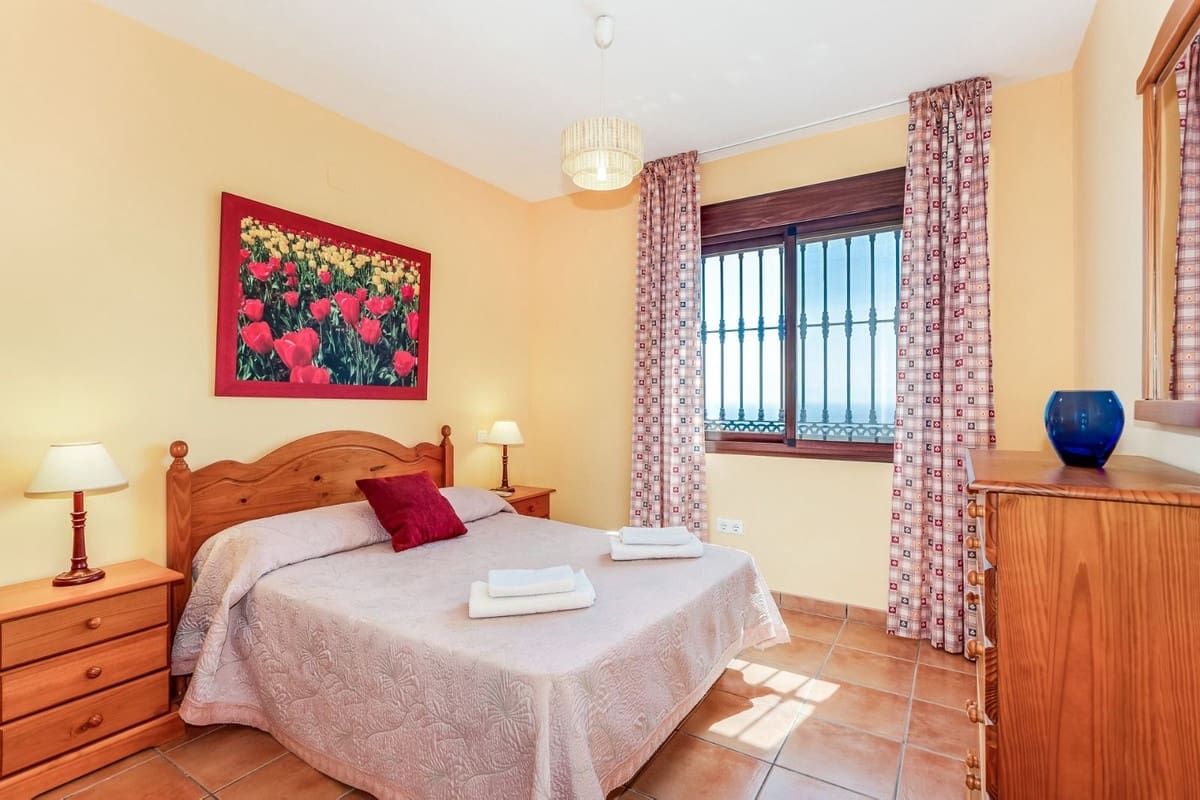 6 Zimmer Villa zu verkaufen in Estepona mit Pool Garage - 990.000 € (Ref: 9585207)