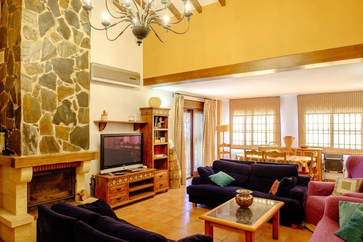 6 Zimmer Villa zu verkaufen in Estepona mit Pool Garage - 990.000 € (Ref: 9585207)