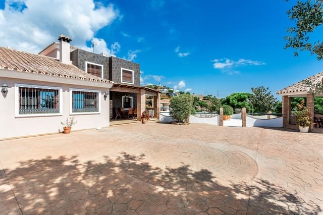 6 sovrum Villa till salu i Estepona med pool garage - 1 090 000 € (Ref: 9585207)
