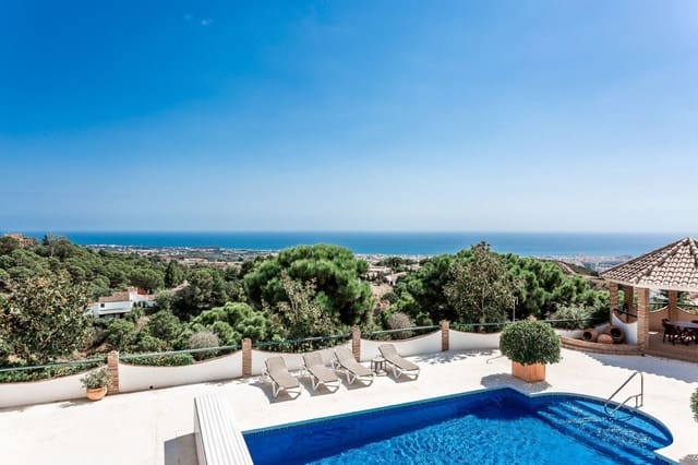 6 sovrum Villa till salu i Estepona med pool garage - 1 090 000 € (Ref: 9585207)
