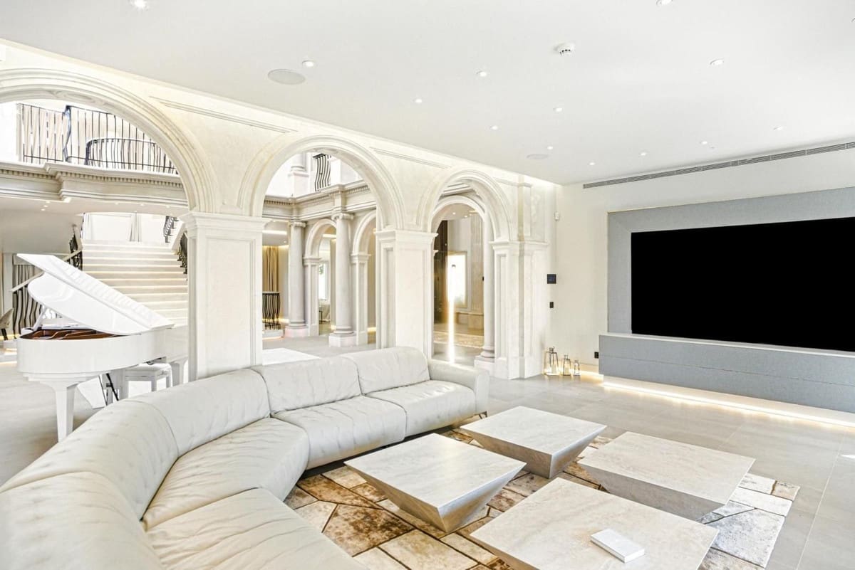 7 bedroom Villa for sale in Golden Mile with pool garage - € 20,000,000 (Ref: 9603248)