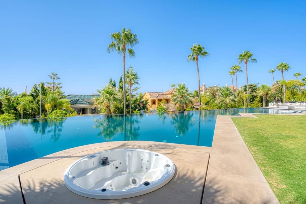 7 quarto Moradia para venda em Golden Mile com piscina garagem - 20 000 000 € (Ref: 9603248)