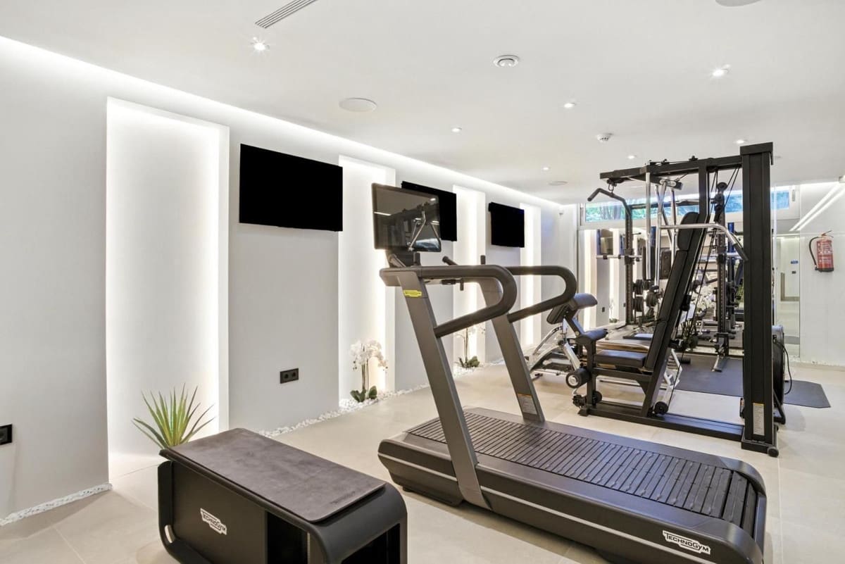 7 quarto Moradia para venda em Golden Mile com piscina garagem - 20 000 000 € (Ref: 9603248)
