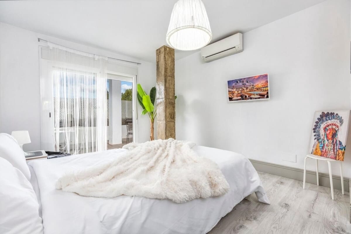 Apartamento de 2 habitaciones en Nueva Andalucia en venta con piscina garaje - 585.000 € (Ref: 9609608)