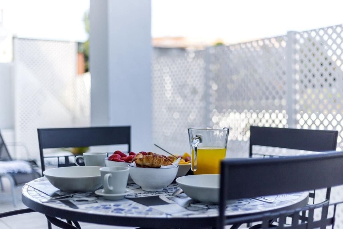 Apartamento de 2 habitaciones en Nueva Andalucia en venta con piscina garaje - 585.000 € (Ref: 9609608)