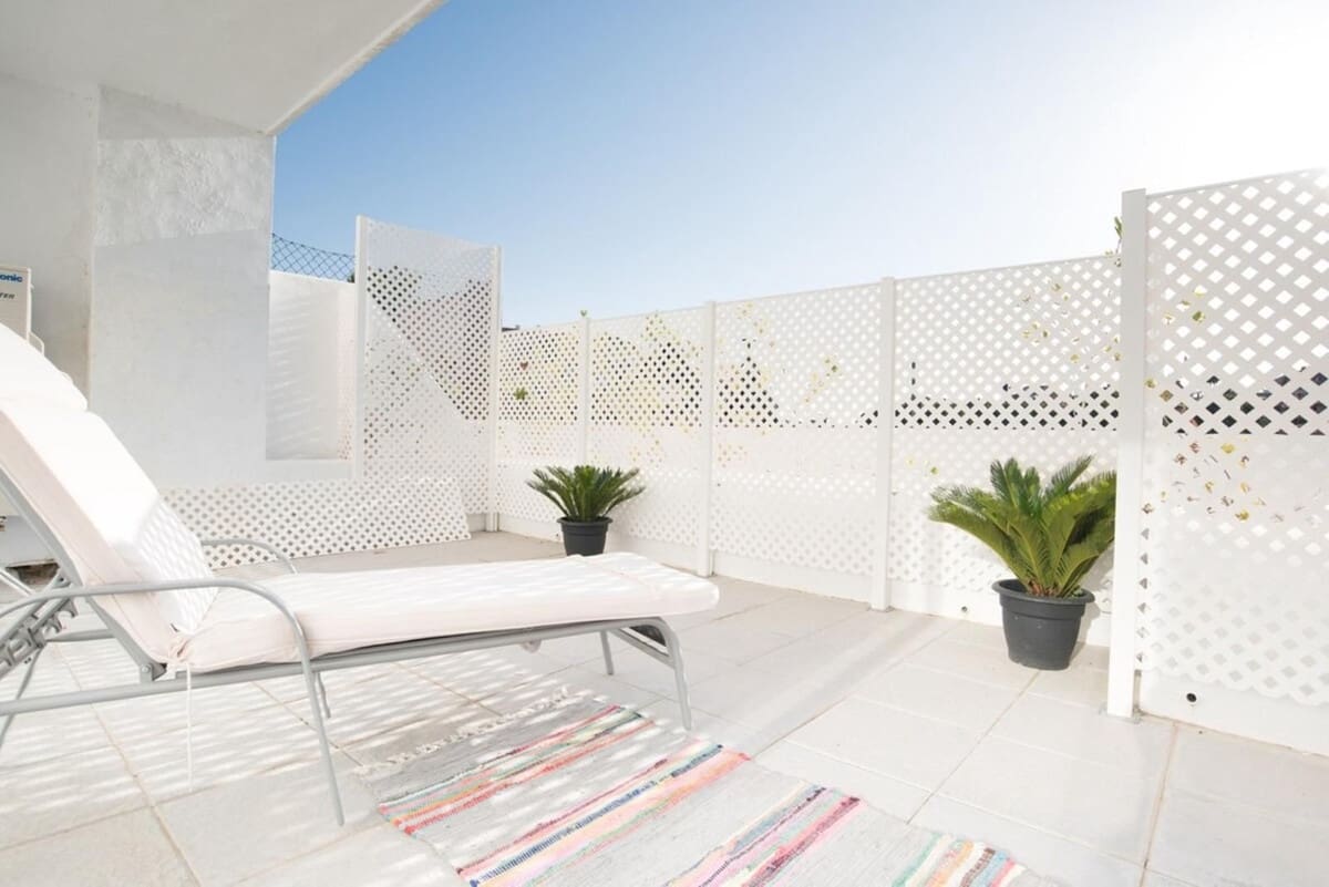 Apartamento de 2 habitaciones en Nueva Andalucia en venta con piscina garaje - 585.000 € (Ref: 9609608)
