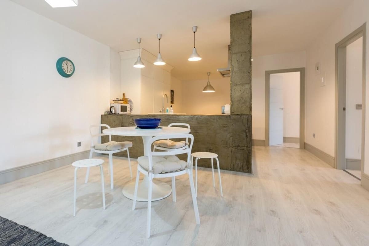 Apartamento de 2 habitaciones en Nueva Andalucia en venta con piscina garaje - 585.000 € (Ref: 9609608)