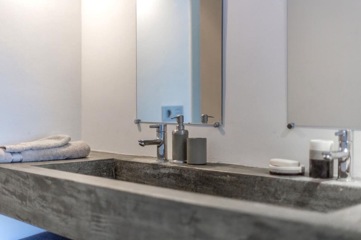 Apartamento de 2 habitaciones en Nueva Andalucia en venta con piscina garaje - 585.000 € (Ref: 9609608)