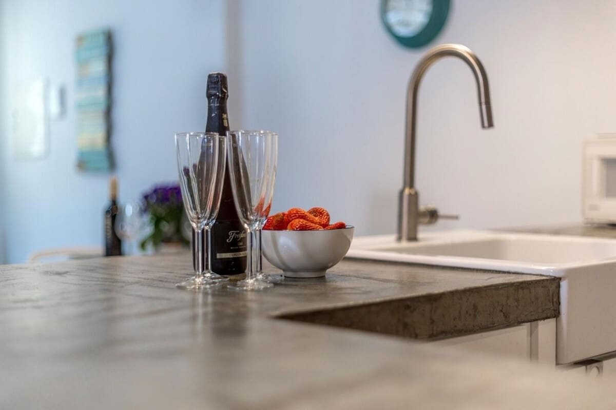 Apartamento de 2 habitaciones en Nueva Andalucia en venta con piscina garaje - 585.000 € (Ref: 9609608)