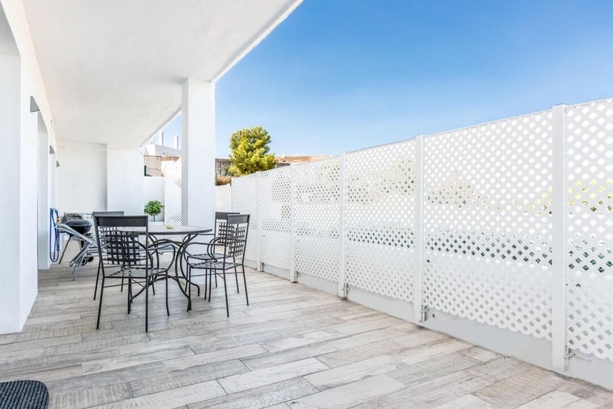Apartamento de 2 habitaciones en Nueva Andalucia en venta con piscina garaje - 585.000 € (Ref: 9609608)