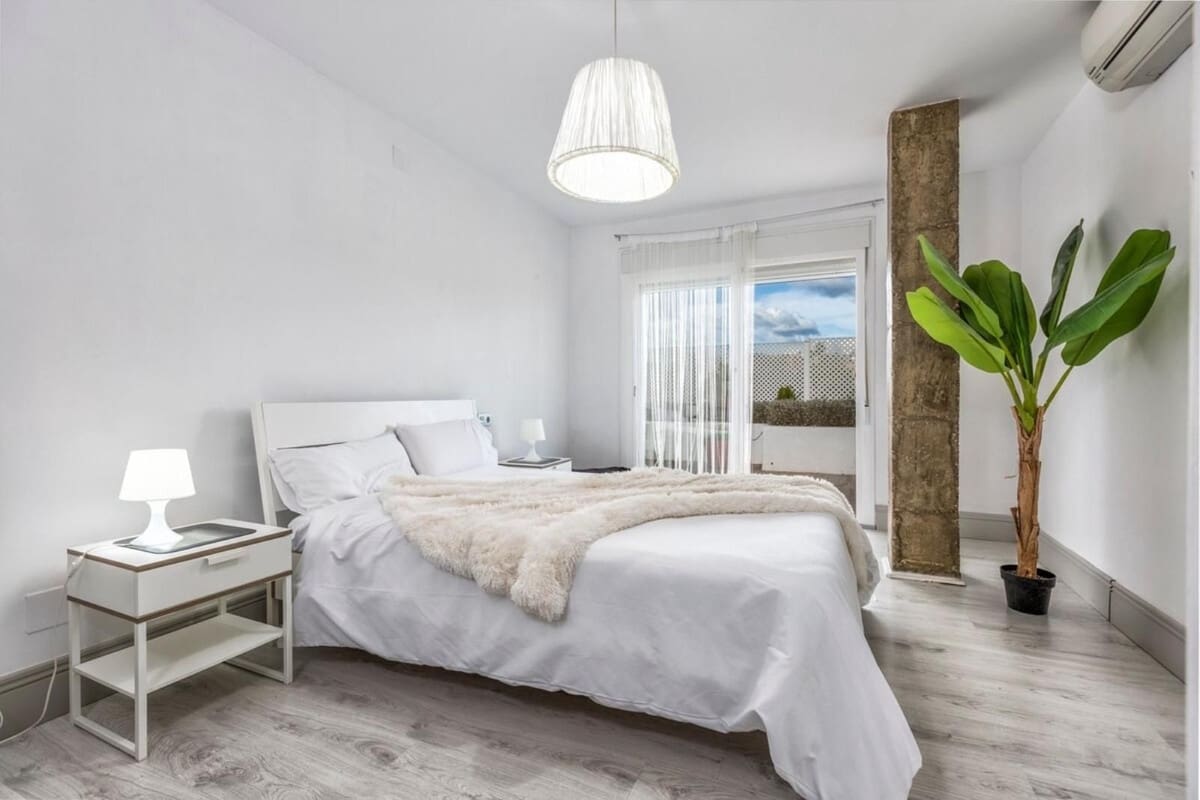 Apartamento de 2 habitaciones en Nueva Andalucia en venta con piscina garaje - 585.000 € (Ref: 9609608)