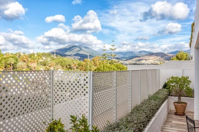 2 soveværelse Lejlighed til salg i Nueva Andalucia, Marbella med swimmingpool garage - € 585.000 (Ref: 9609608)