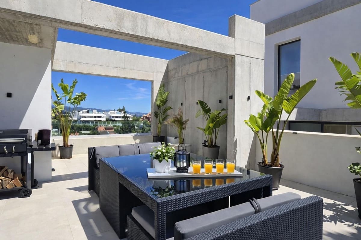 2 makuuhuone Huvila myytävänä paikassa Nueva Andalucia mukana uima-altaan 
autotalli - 3 450 000 € (Ref: 9677784)