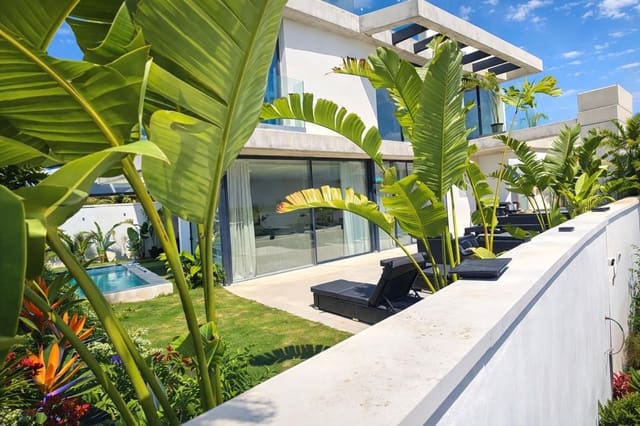 2 sypialnia Willa na sprzedaż w Nueva Andalucia, Marbella z basenem garażem - 3 450 000 € (Ref: 9677784)