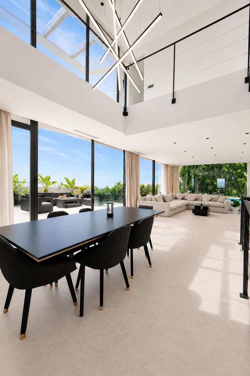 5 soverom Villa til salgs i Nueva Andalucia med svømmebasseng garasje - € 3 450 000 (Ref: 9677784)