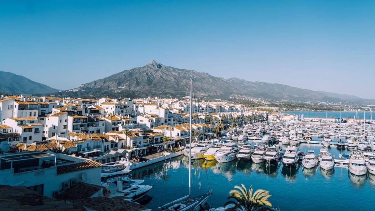 5 soverom Villa til salgs i Nueva Andalucia med svømmebasseng garasje - € 3 450 000 (Ref: 9677784)