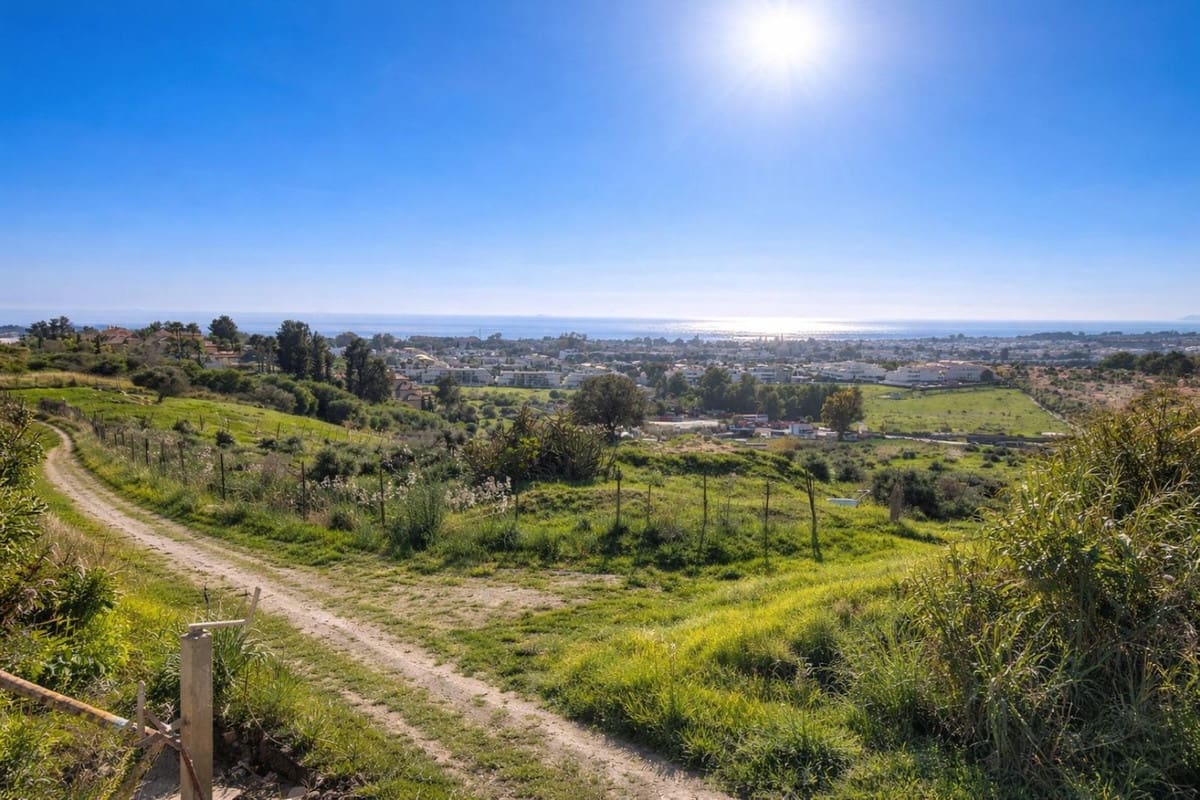 5 soverom Villa til salgs i Nueva Andalucia med svømmebasseng garasje - € 3 450 000 (Ref: 9677784)