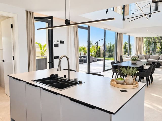 5 soveværelse Villa til salg i Nueva Andalucia, Marbella med swimmingpool garage - € 3.450.000 (Ref: 9677784)