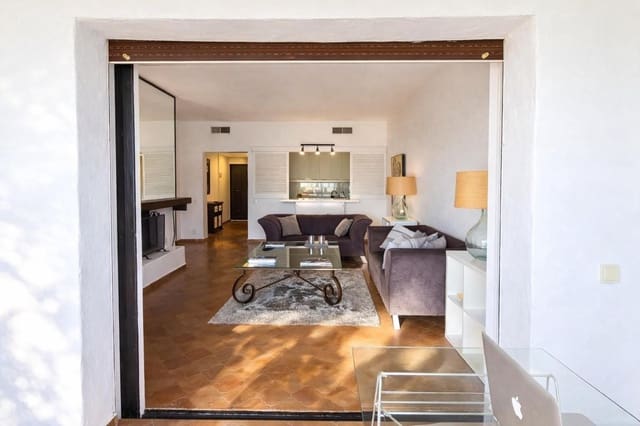 3 bedroom Beach Apartment for sale in Puerto Banus, Marbella - € 850,000 (Ref: 9679358)