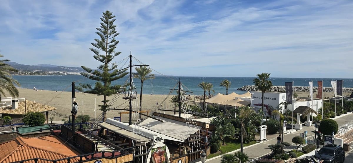 3 bedroom Beach Apartment for sale in Puerto Banus with garage - € 850,000 (Ref: 9679358)