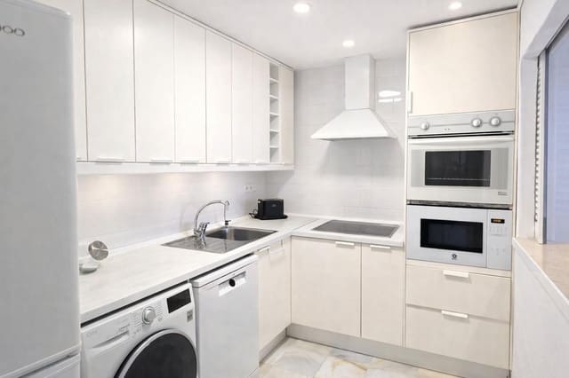 3 sypialnia Apartament przy plaży na sprzedaż w Puerto Banus, Marbella z garażem - 850 000 € (Ref: 9679358)