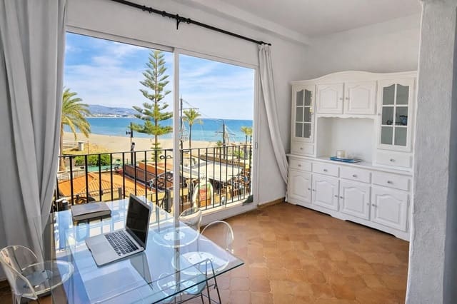 3 sypialnia Apartament przy plaży na sprzedaż w Puerto Banus, Marbella z garażem - 850 000 € (Ref: 9679358)