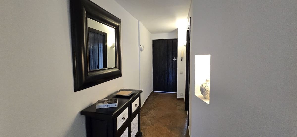 3 sypialnia Apartament przy plaży na sprzedaż w Puerto Banus z garażem - 799 900 € (Ref: 9679358)