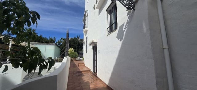 1 slaapkamer Strandappartement te koop in Puerto Banus, Marbella met garage - € 656.000 (Ref: 9679358)