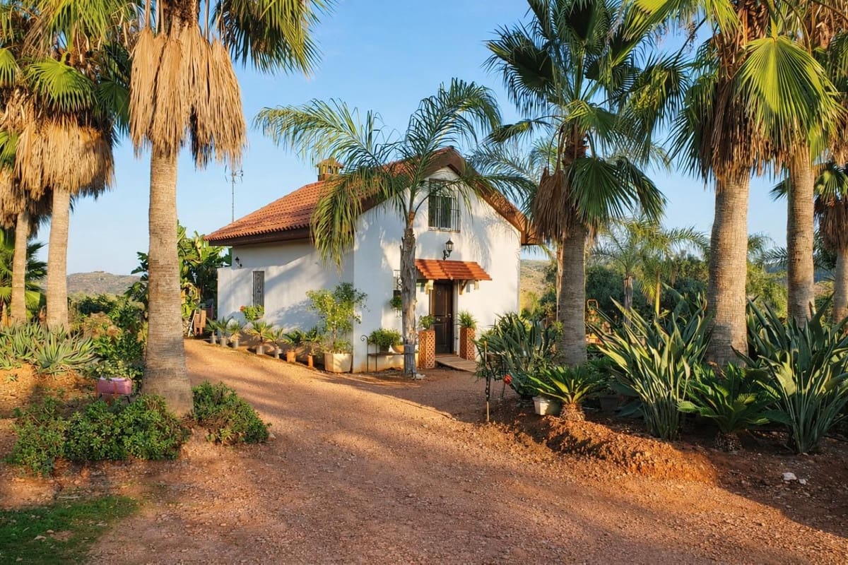 2 bedroom Finca/Country House for sale in Guaro with garage - € 545,000 (Ref: 9759462)