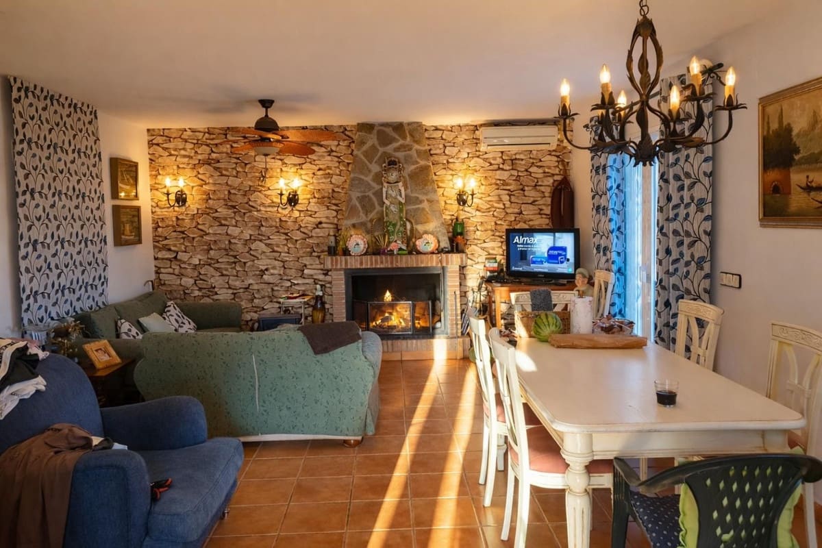 2 bedroom Finca/Country House for sale in Guaro with garage - € 545,000 (Ref: 9759462)