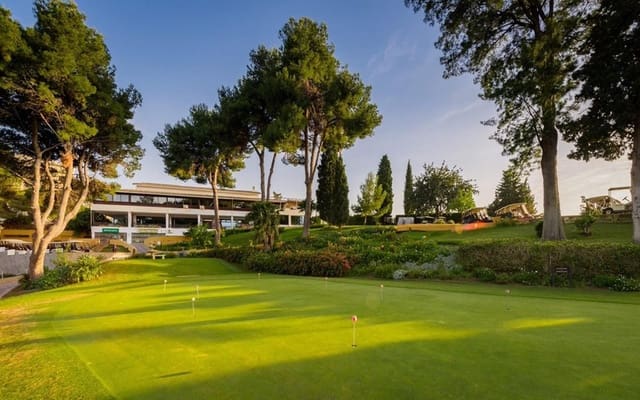 2 makuuhuone Huoneisto myytävänä paikassa Atalaya-Isdabe, Estepona mukana uima-altaan 
autotalli - 479 000 € (Ref: 9765321)