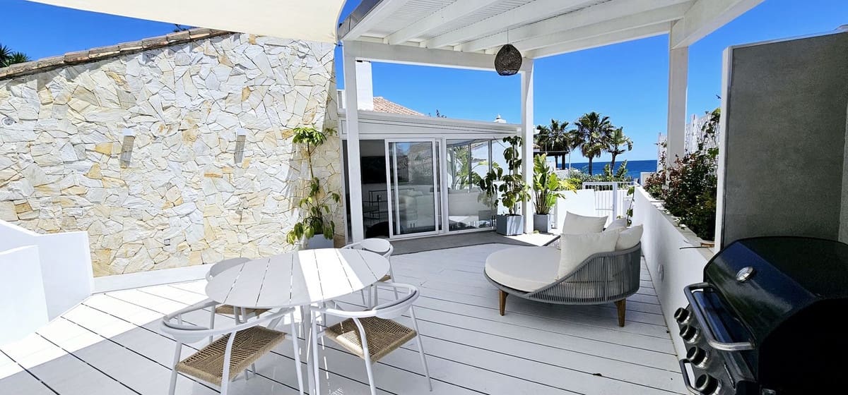 3 bedroom Semi-detached Villa for sale in Bahia Dorada with pool garage - € 1,190,000 (Ref: 9793524)