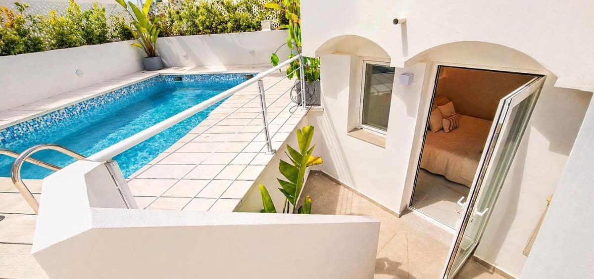 3 bedroom Semi-detached Villa for sale in Bahia Dorada with pool garage - € 1,190,000 (Ref: 9793524)