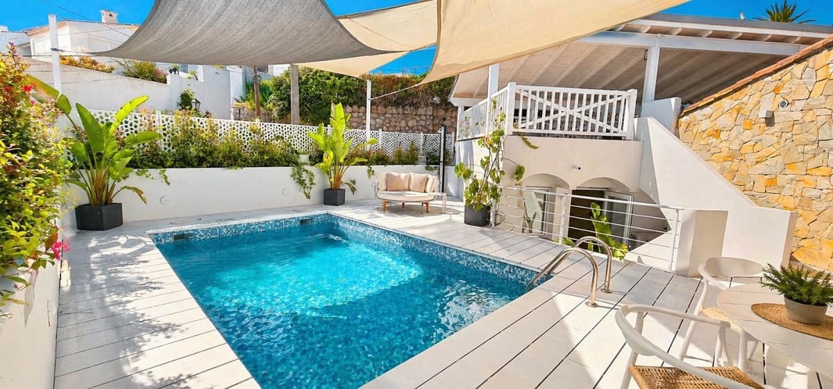 3 bedroom Semi-detached Villa for sale in Bahia Dorada with pool garage - € 1,190,000 (Ref: 9793524)