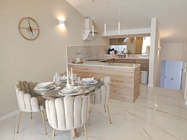3 slaapkamer Halfvrijstaande villa te koop in Bahía Dorada, Estepona met zwembad garage - € 1.190.000 (Ref: 9793524)