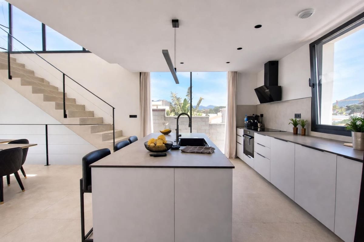 3 camera da letto Villa da affittare in Nueva Andalucia con piscina garage - 15.000 € (Rif: 9798057)