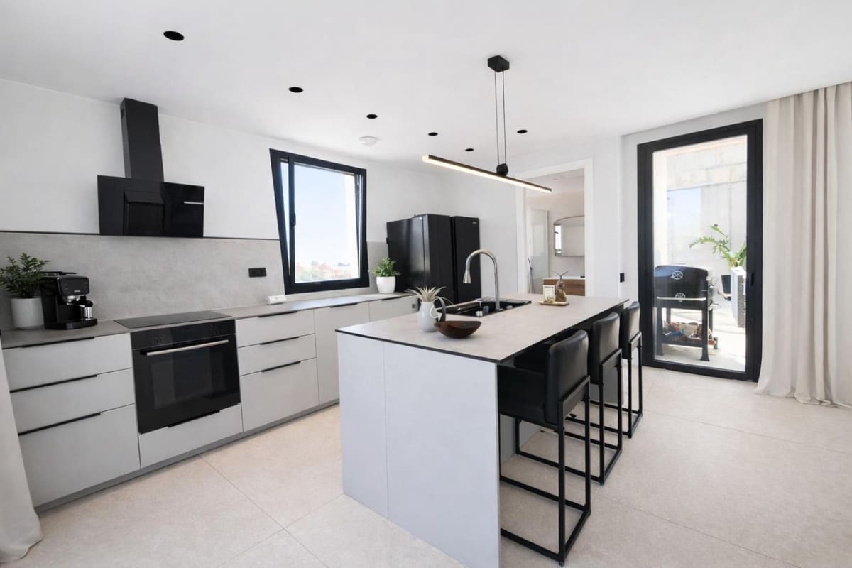 3 camera da letto Villa da affittare in Nueva Andalucia con piscina garage - 15.000 € (Rif: 9798057)