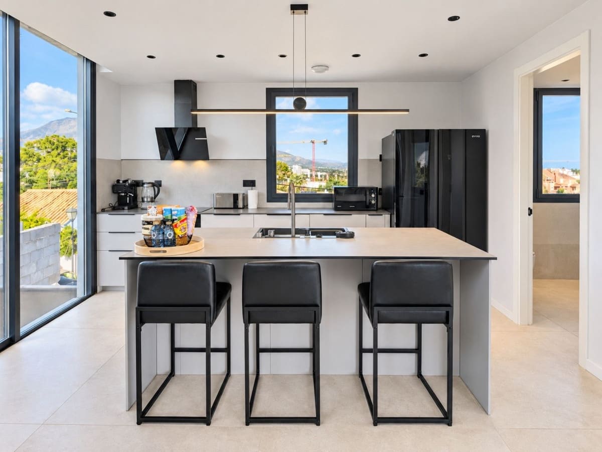 Chalet de 2 habitaciones en Nueva Andalucia en alquiler con piscina garaje - 11.500 € (Ref: 9798057)
