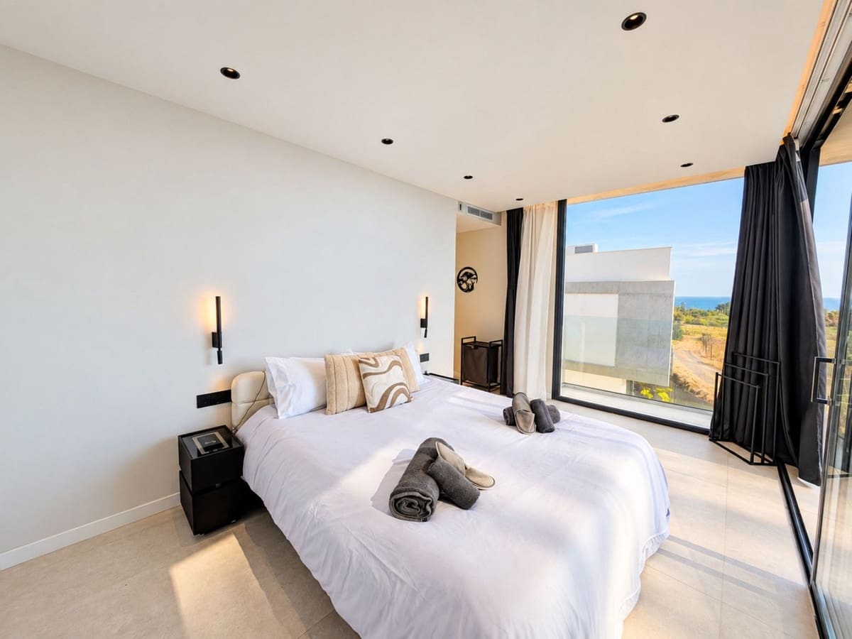Chalet de 2 habitaciones en Nueva Andalucia en alquiler con piscina garaje - 11.500 € (Ref: 9798057)