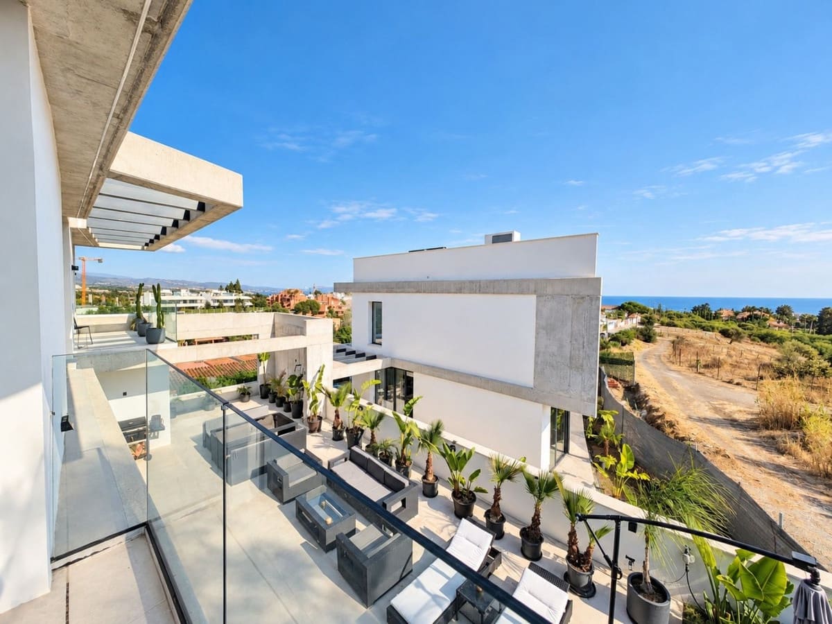 Chalet de 2 habitaciones en Nueva Andalucia en alquiler con piscina garaje - 11.500 € (Ref: 9798057)