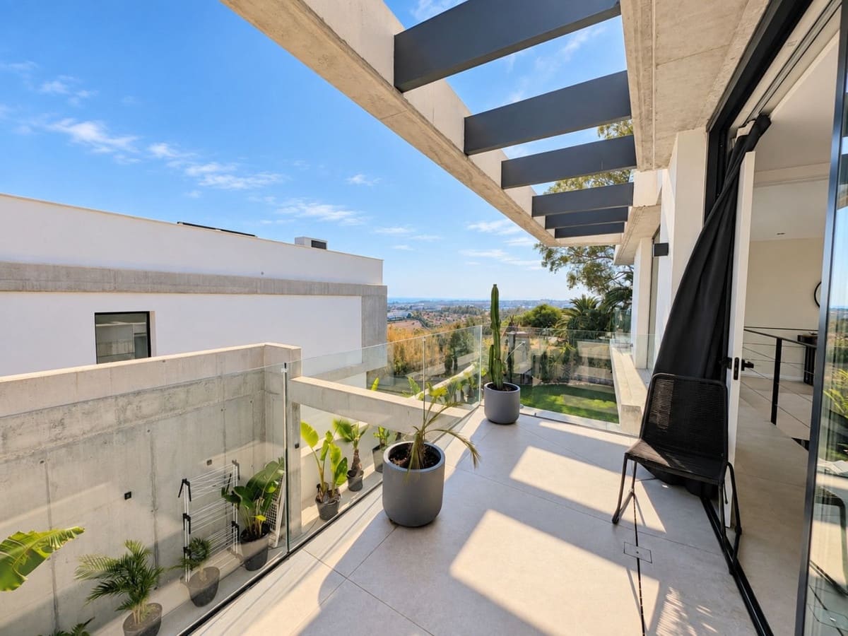 Chalet de 2 habitaciones en Nueva Andalucia en alquiler con piscina garaje - 11.500 € (Ref: 9798057)