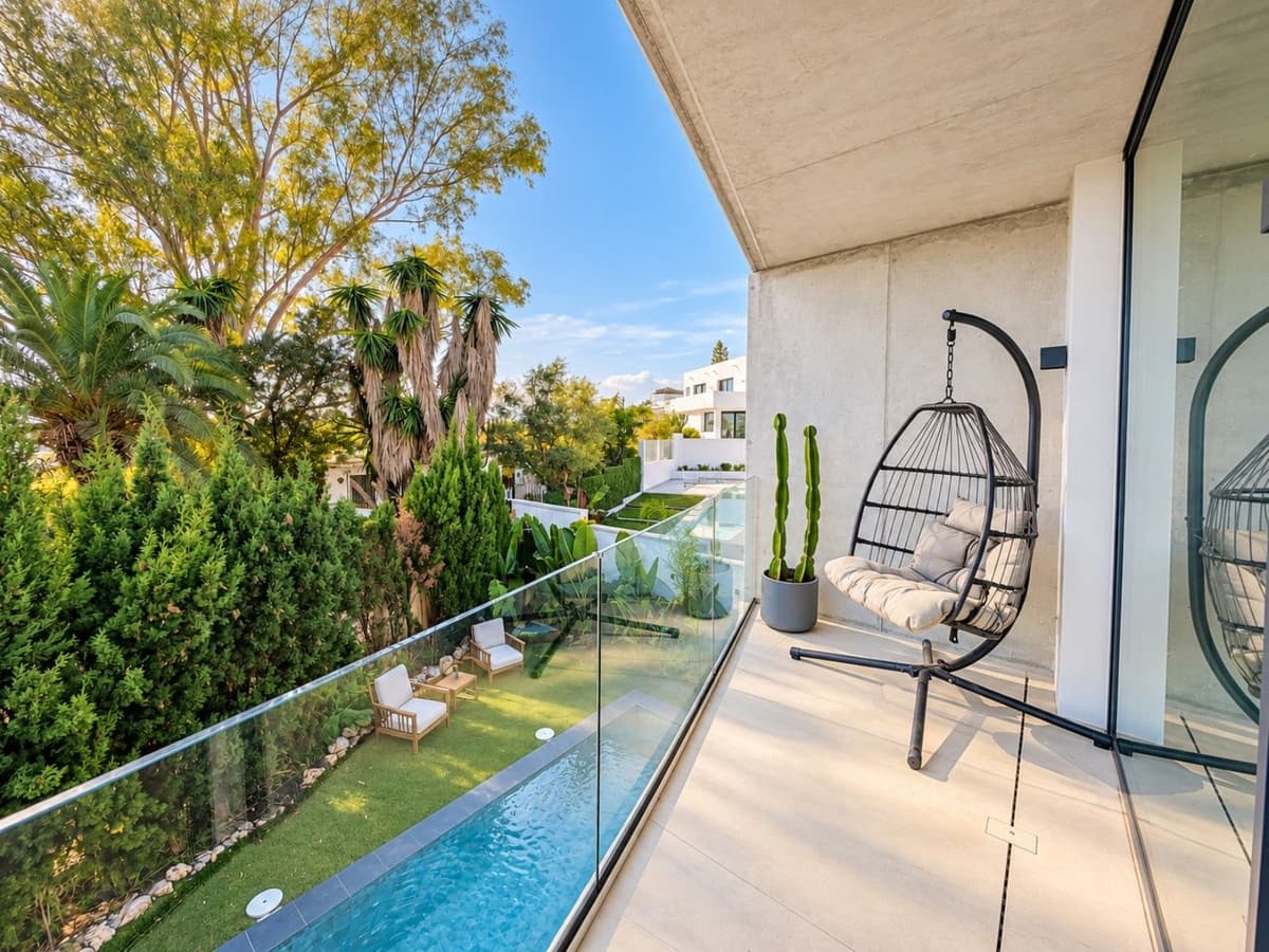 Chalet de 2 habitaciones en Nueva Andalucia en alquiler con piscina garaje - 11.500 € (Ref: 9798057)