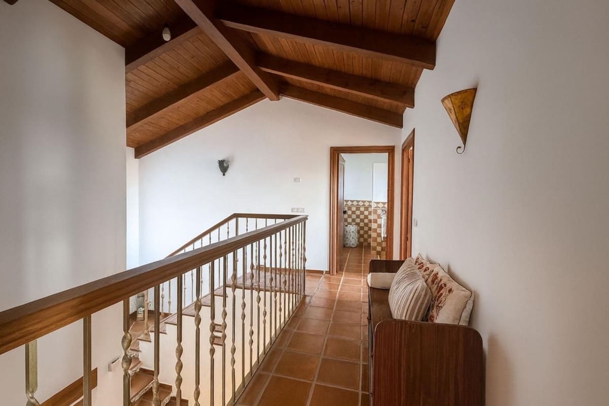 4 slaapkamer Villa te koop in Marbella met zwembad garage - € 1.600.000 (Ref: 9807282)