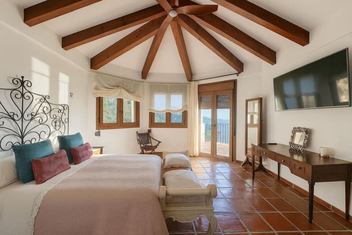 4 slaapkamer Villa te koop in Marbella met zwembad garage - € 1.600.000 (Ref: 9807282)