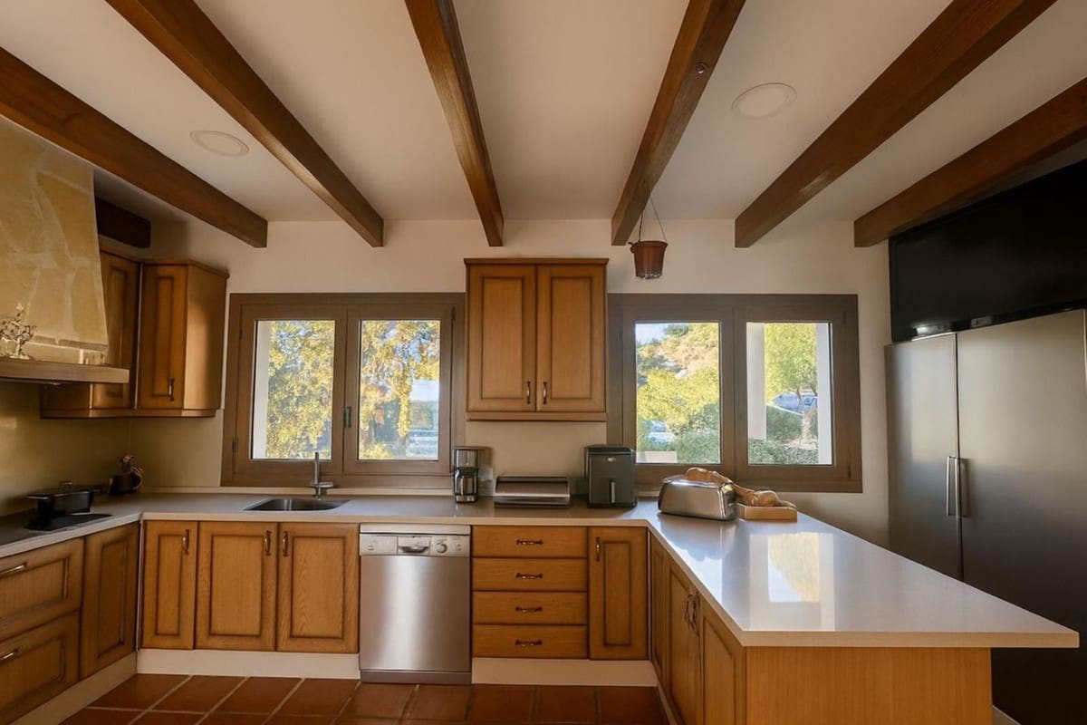 4 slaapkamer Villa te koop in Marbella met zwembad garage - € 1.600.000 (Ref: 9807282)
