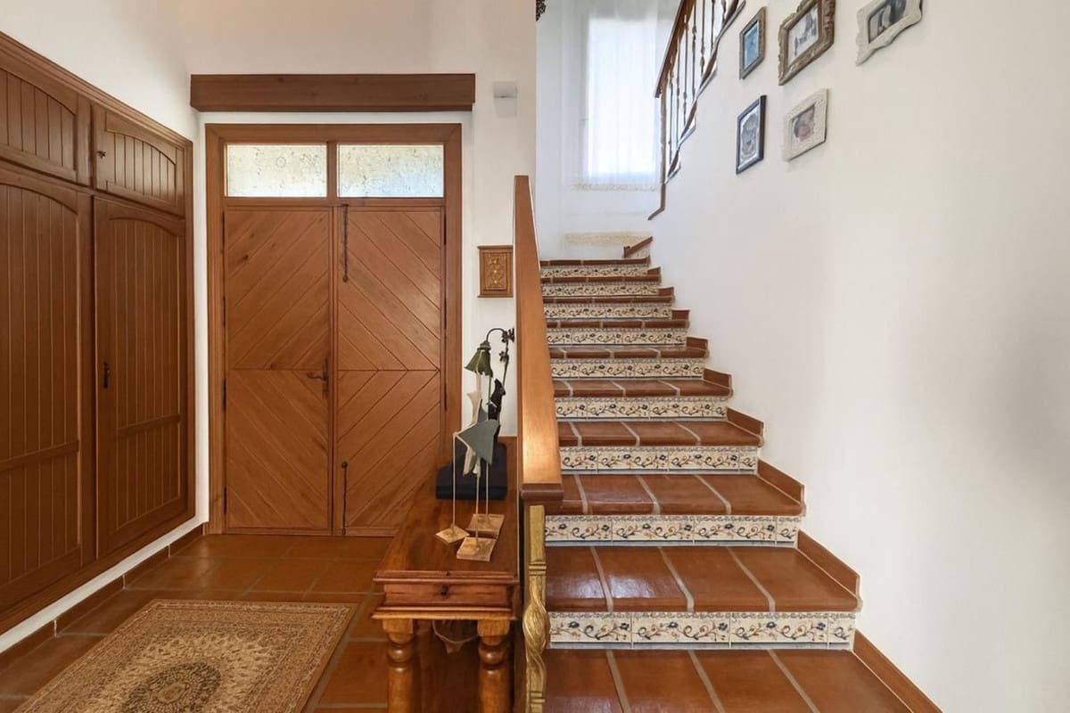 4 slaapkamer Villa te koop in Marbella met zwembad garage - € 1.600.000 (Ref: 9807282)
