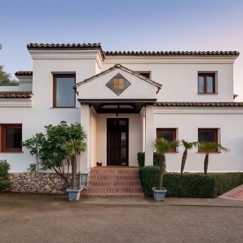 4 slaapkamer Villa te koop in Marbella met zwembad garage - € 1.600.000 (Ref: 9807282)