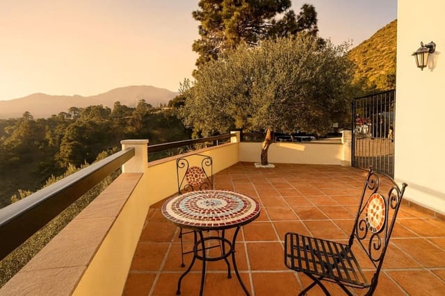 4 slaapkamer Villa te koop in Marbella met zwembad garage - € 1.600.000 (Ref: 9807282)